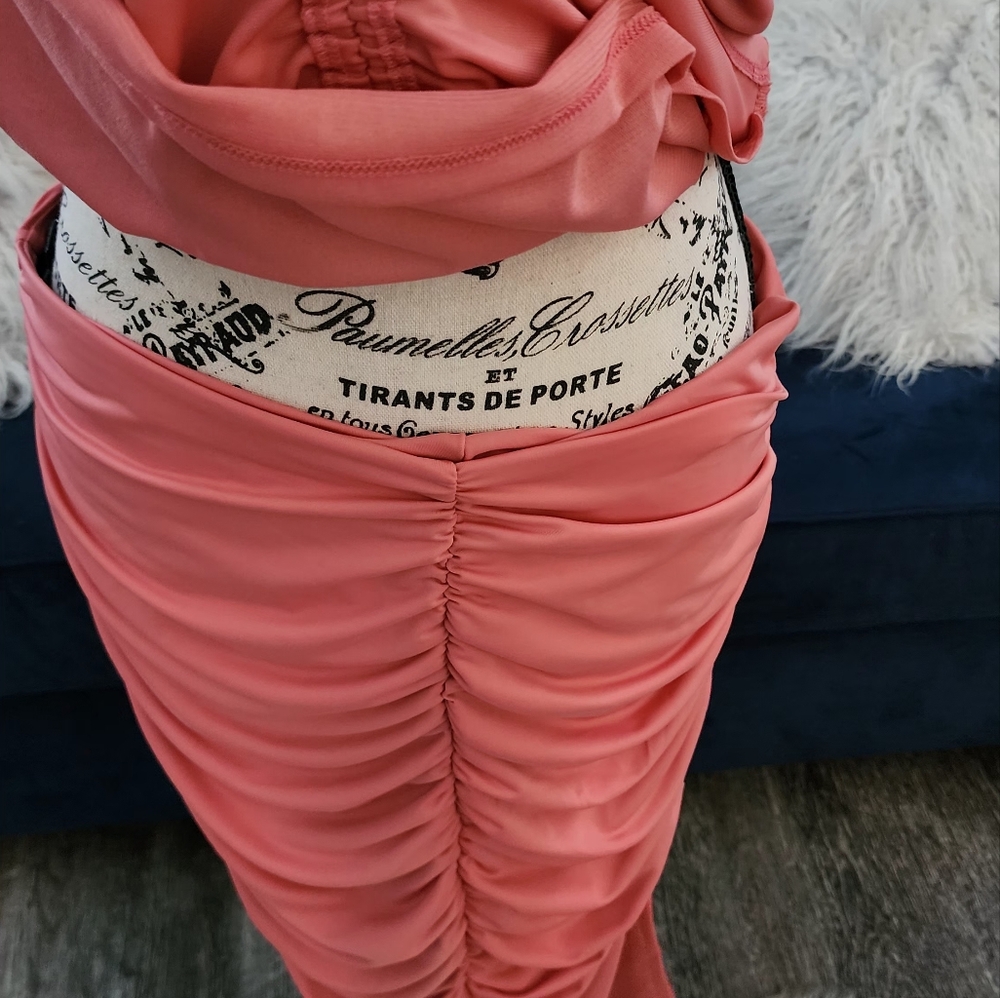 Closet Clear Out- Coral 2 piece skirt set, super flattering - Picture 7 of 10